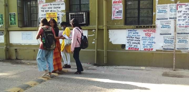 aisa_ju's tweet photo. On the day of 8th March, AISA, JU Unit remembers the revolutionary legacy of International Working Women's Day and does a leafleting campaign demanding GSCASH and steady investigation of all the pending sexual harassment cases in ICC.
#aisa #gscash #internationworkingwomensday https://t.co/8BEtZxjaUh