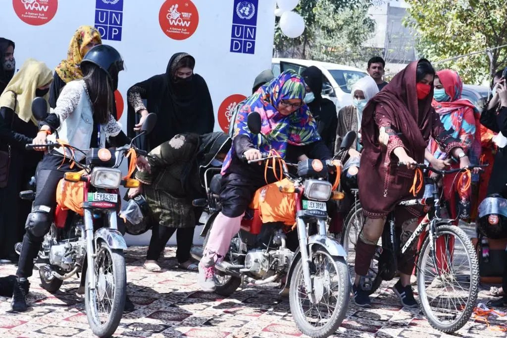 FoundationSufi's tweet photo. اپنی سواری خودمختاری 

Powerful images of #WomenOnWheels launch in Lahore on #internationalwomensday 

@FoundationSufi believes in actual on ground projects that change lives.

Get your training started for FREE and Whatsapp at 
+92 324 0447453 today to register 

#bwow https://t.co/qlJo1fnrC6