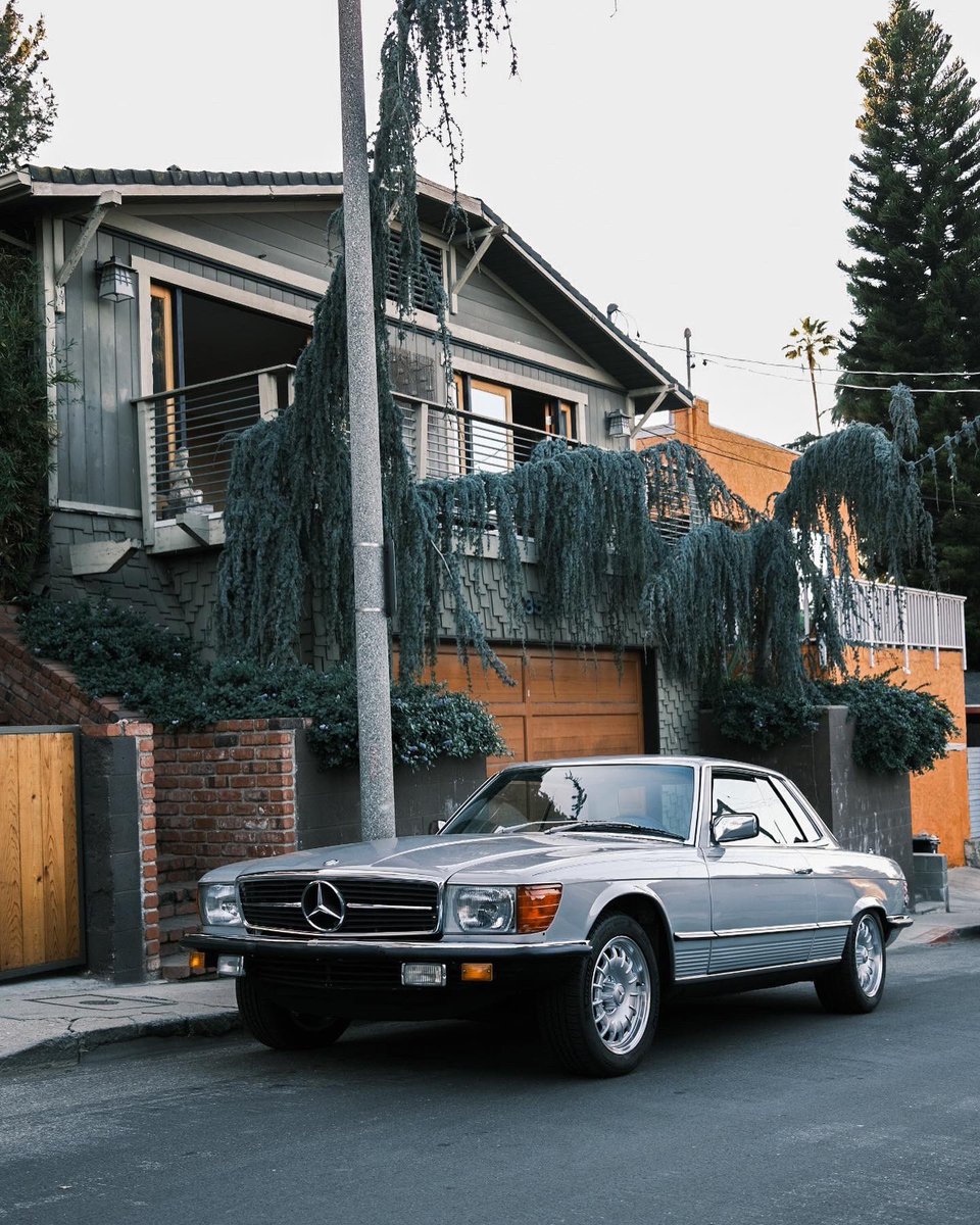 Nice wooden house and Mercedes Benz in Silver Lake
#woodenarchitecture #MercedesBenz #Silverlake