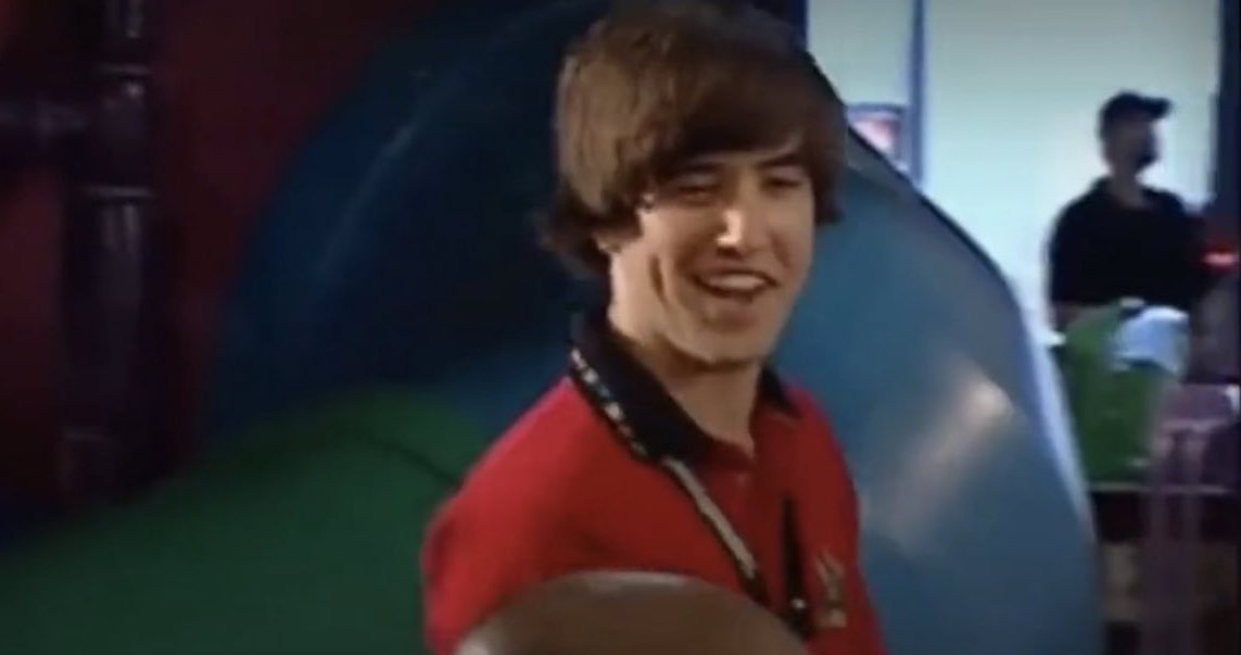 KingofPrxnks's tweet photo. This was my buddy Logan, aka Hortense, working at a Chuck E. Cheese back in Minnesota. 

Good times! https://t.co/Ecas2GSksj