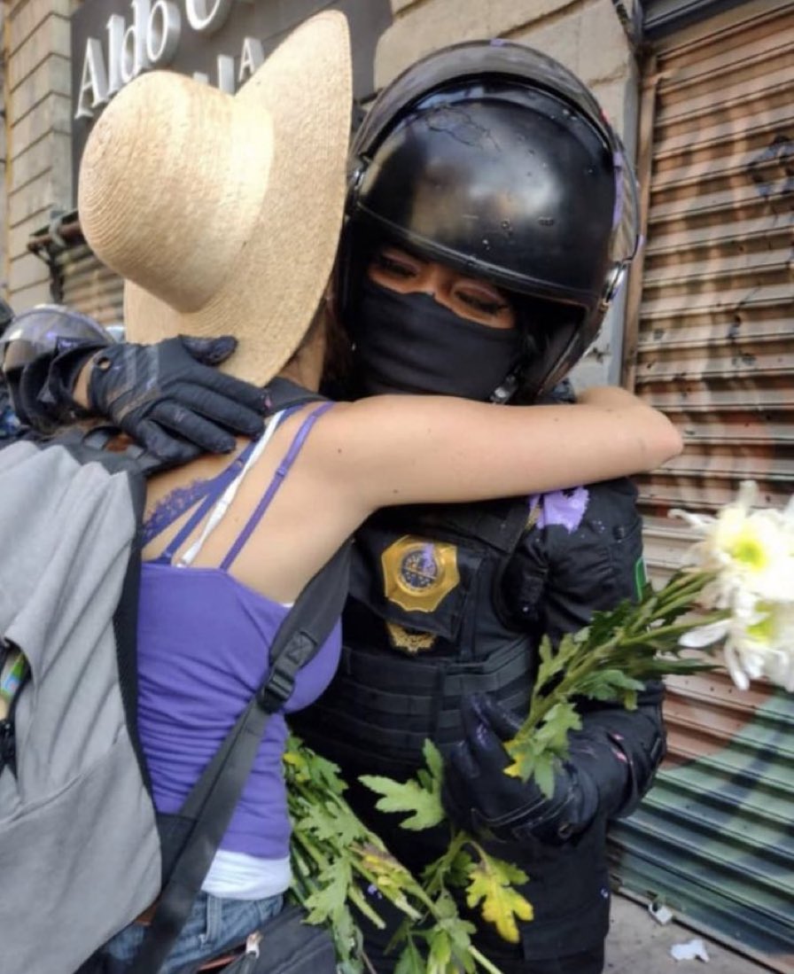 GlodeJo07's tweet photo. Y de nuevo la morras le ganaron al discurso de odio de AMLO 💜

Esto es pelear como niña cabrones 💪🏻 

#8M2022 
#Marcha8M https://t.co/mQ5LoPWMXw
