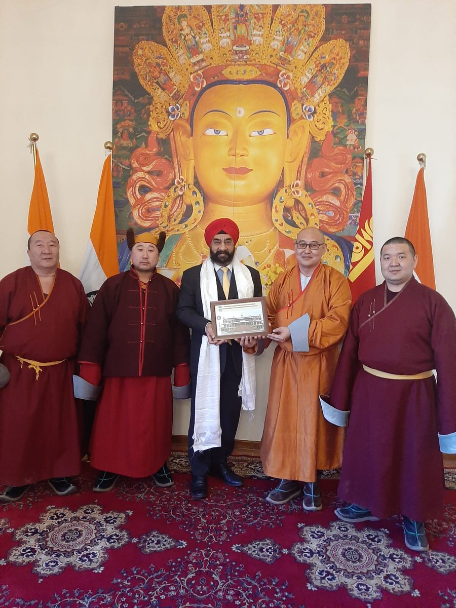 PranayChatter11's tweet photo. Ambassador met a group of Buddhist monks from Gandan Monastery & exchanged views on promoting 'spiritual tourism' from Mongolia to holy Buddhist sites in India
@MEAIndia #GandanMonastery https://t.co/3QUvzGGAWv