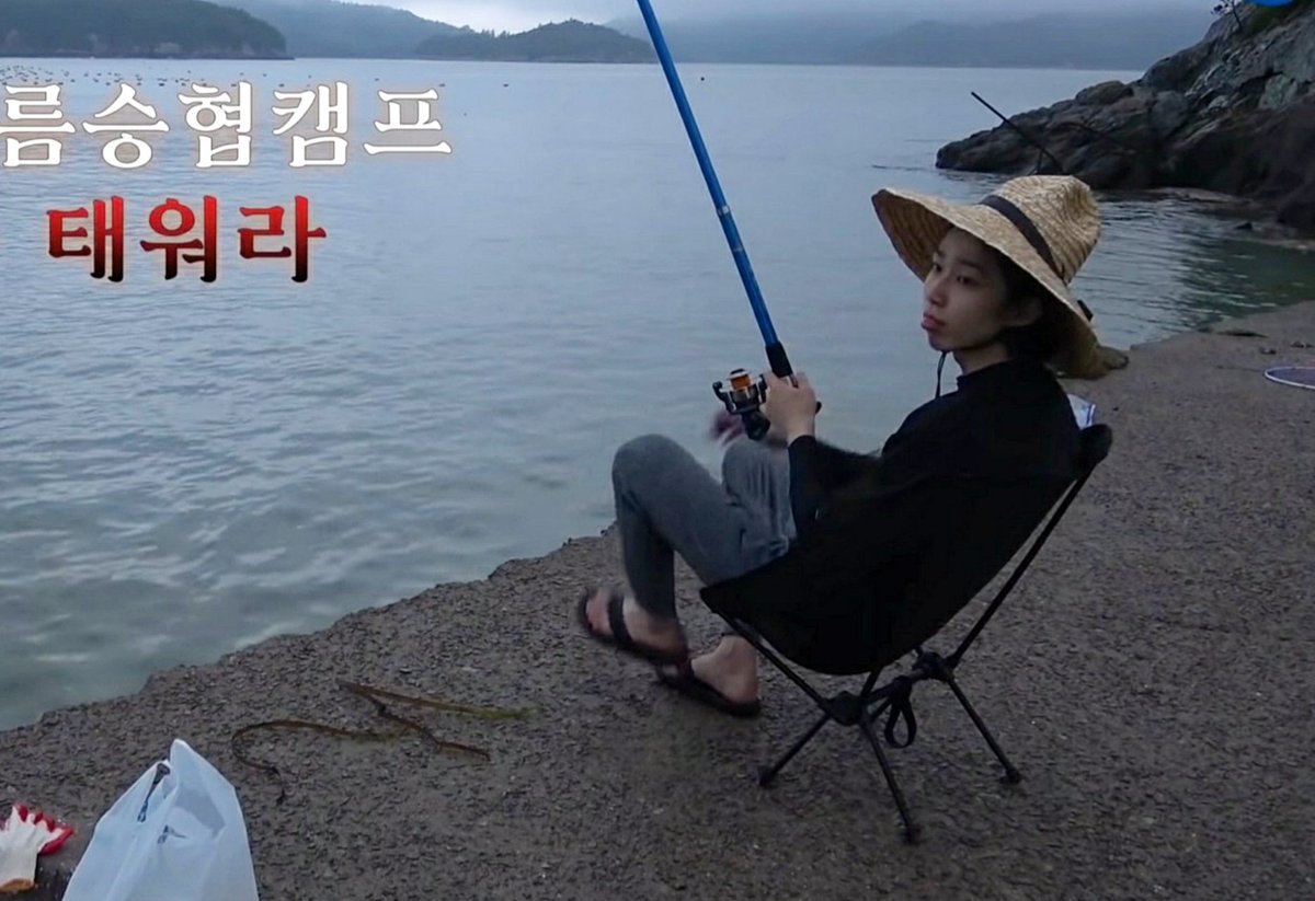 Vvillaintidote's tweet photo. n.feeding                            n. fishing
n.fighting                            n.flying https://t.co/KsS6PNAHCw
