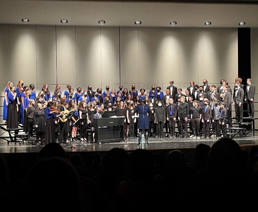 rochesterhscho2's tweet photo. Congratulations to RMS 7/8 Choir and RHS Choirs on an OUTSTANDING Pre-Festival Concert! 💙🎵 #rochesterhschorus @ReutherCrusader @RHSFalcons https://t.co/XUTKgTFp8B