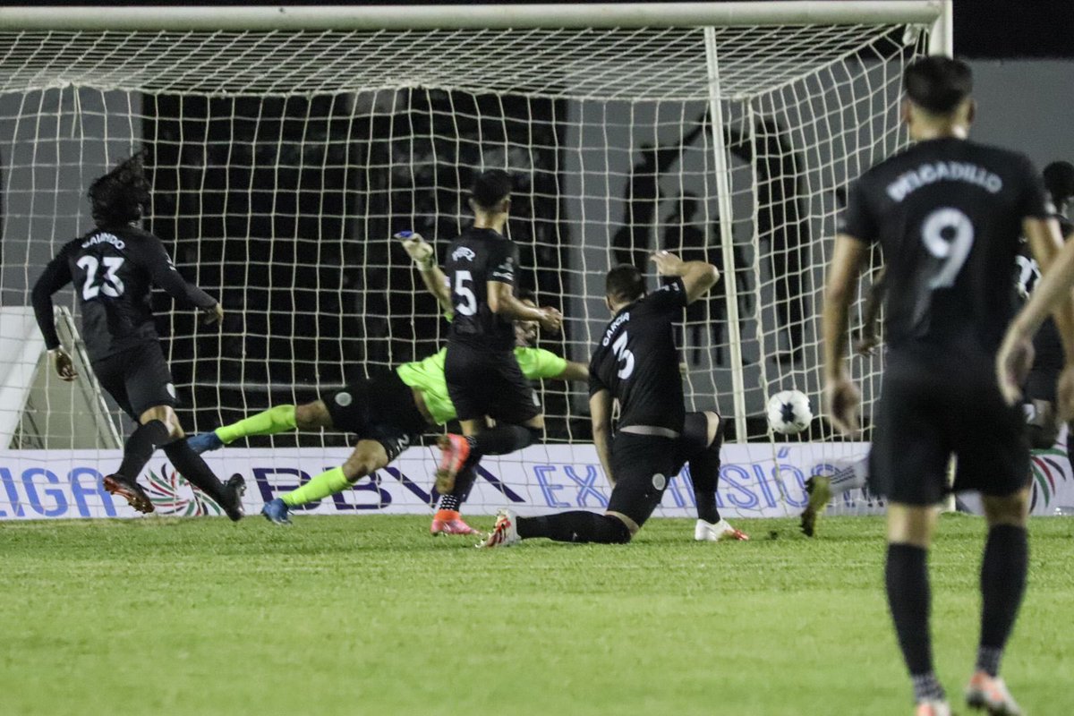 SomosVenados's tweet photo. Medio tiempo en el Carlos Iturralde, @venadosfc se impone 1 a 0 a @cancun_fc con gol de Félix Micolta #PrimeroSoyVenado https://t.co/1S0TwiU601
