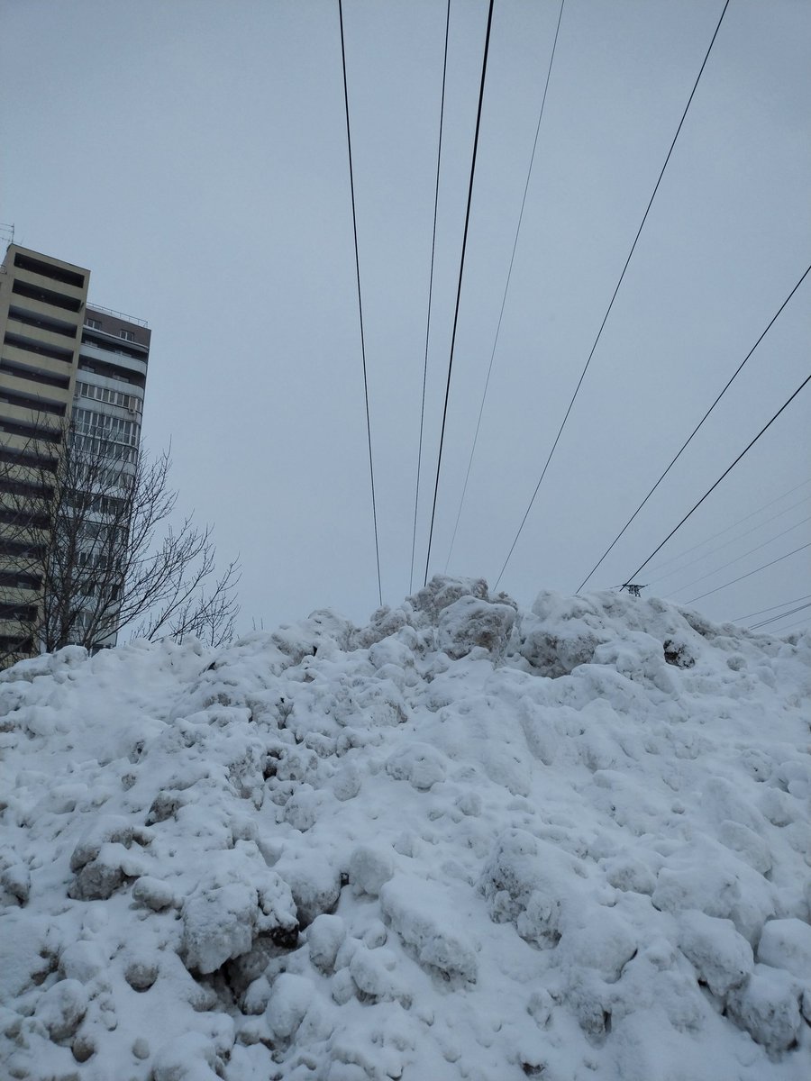 <a href="/promadm/">Promadm.samara</a> <a href="/SamarskieRS/">Самарские РС_Россети Волга</a> <a href="/SamMobilePriem/">Мобильная приемная Губернатора Самарской области</a> <a href="/samara_in/">Администрация Самары</a> <a href="/SODEDDS/">СОД ЕДДС</a>
<a href="/EV_Potapova/">Элла Потапова</a> <a href="/DepGorHozSamara/">Департамент ГХиЭ</a>
<a href="/E_Lapushkina/">Елена Лапушкина</a> Со всех ГСК напротив дома 144 на 6 просеке нагребли снежные отвалы до проводов высоковольтной линии, уже пару раз с них сгонял детей, кто ответственный за безопасность?