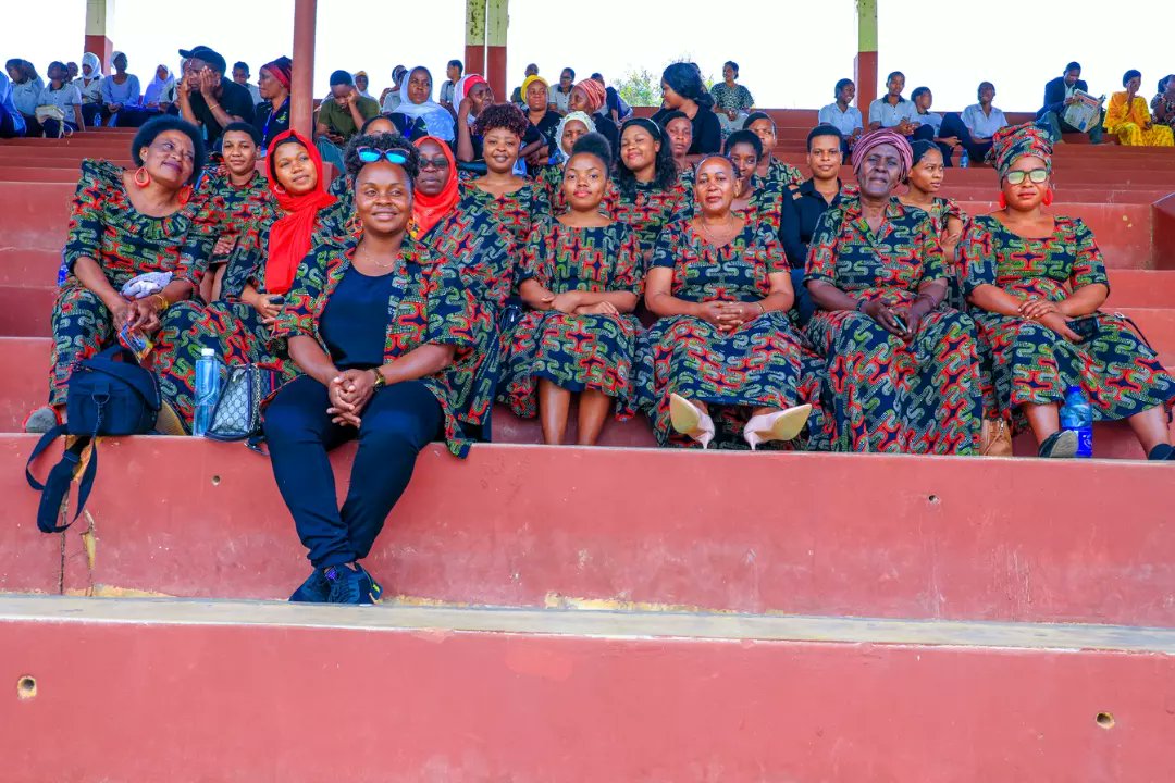 watumishi wanawake kutoka Bodi ya Maji Bonde la Wami/Ruvu katika maandamano na hafla iliyofanyika tarehe 8 machi  siku ya wanawake duniani yaliyofanyika viwanja vya Jamhuri mkoani Morogoro mgeni rasmi katika maadhimisho hayo akiwa ni mkuu was mkoa wa Morogoro Mhe. Martin Shingela