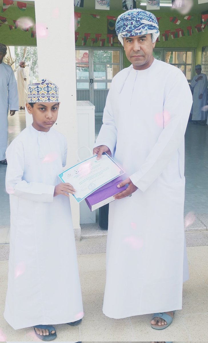 EduGovSbt3333's tweet photo. معاني الفرحة ترتسم في محيّا الطلبة المجيدين في يوم تكريمهم، فلهم كل الثناء والتقدير ولهم كل التهنئة بما أنجزوا خلال الفصل الدراسي الأول راجين لهم دوام التقدم والرفع.
#تعليمية_جنوب_الباطنة #مدارسنا_آمنة
#ثابت_بن_قيس https://t.co/E3cRmu01MR