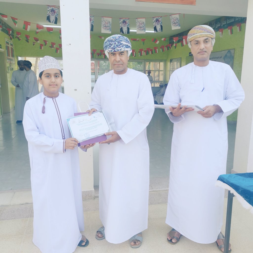 EduGovSbt3333's tweet photo. معاني الفرحة ترتسم في محيّا الطلبة المجيدين في يوم تكريمهم، فلهم كل الثناء والتقدير ولهم كل التهنئة بما أنجزوا خلال الفصل الدراسي الأول راجين لهم دوام التقدم والرفع.
#تعليمية_جنوب_الباطنة #مدارسنا_آمنة
#ثابت_بن_قيس https://t.co/E3cRmu01MR