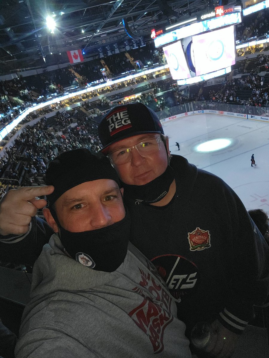 Windog0101's tweet photo. #section316 #victory #selfie @hustlerama @bwynne13 Let's Go! #beatthelightning https://t.co/Pgod3x9al3