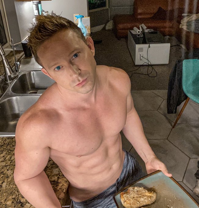 Cooking some dinner:-) https://t.co/4yTN9Lk5a1