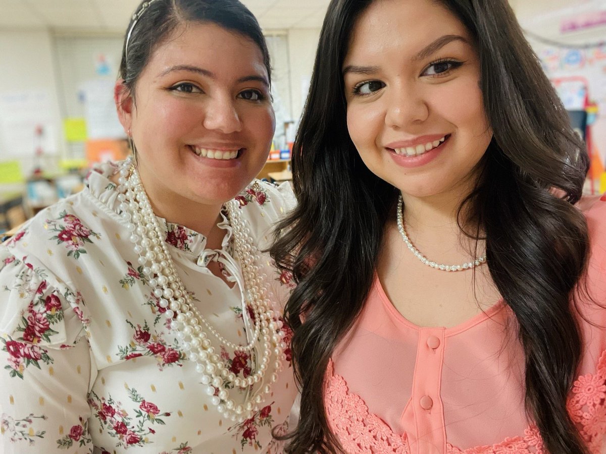 MsVela6's tweet photo. Tea talk with Dr. Goffney today. Happy International Women's Day! 💕☺
@Ramirez_AISD @AldineISD @OrangeGroveAISD https://t.co/Hr3DjJ4PG3