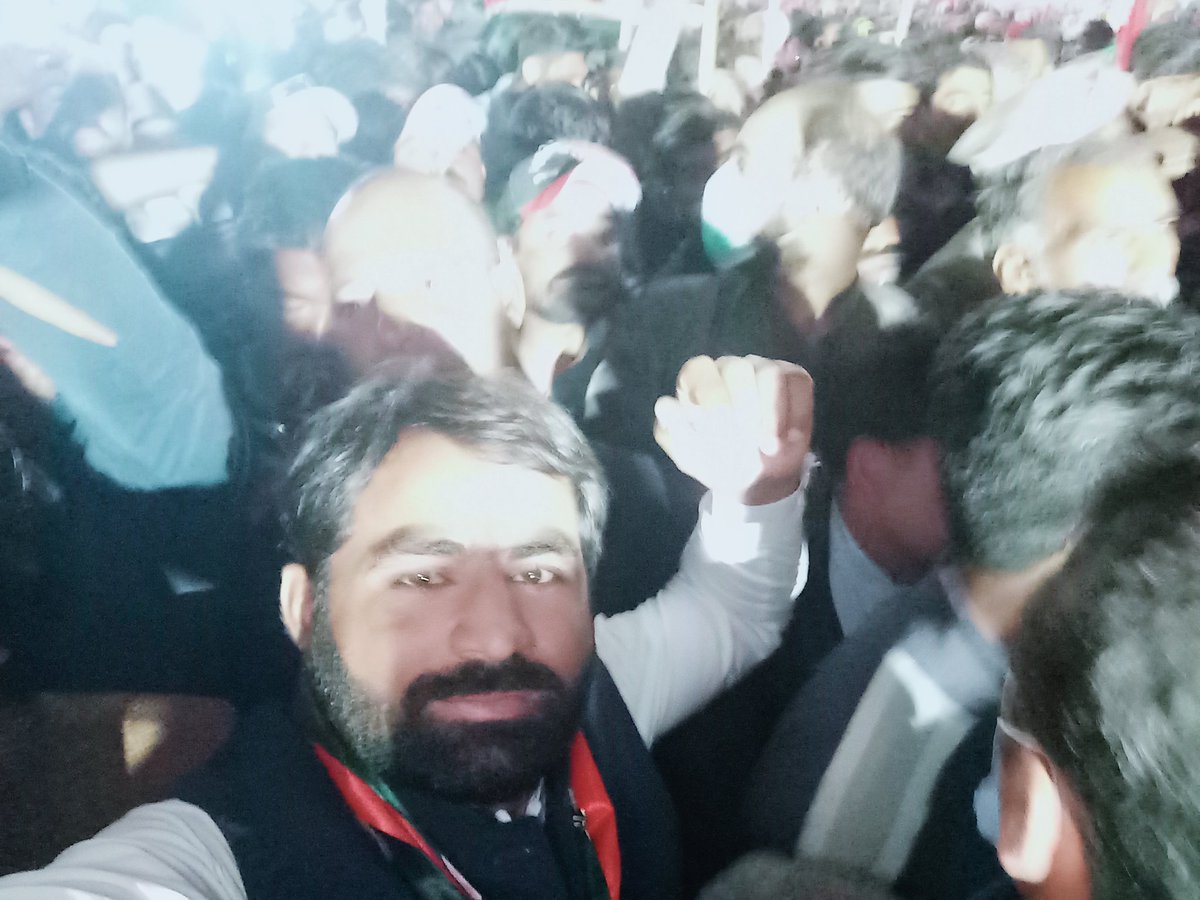 SabirAli71's tweet photo. میں اپنے قائد چیئرمین بلاول بھٹو زرداری صاحب کو کامیاب عوامی مارچ کرنے پر مبارکباد پیش کرتا ہوں نیازی صاحب اب آپ کے گھبرانے کا وقت ہوا چاہتا ہے 
#AwamiMarch #D_Chowk_Jalsa https://t.co/3mQot0MqdI