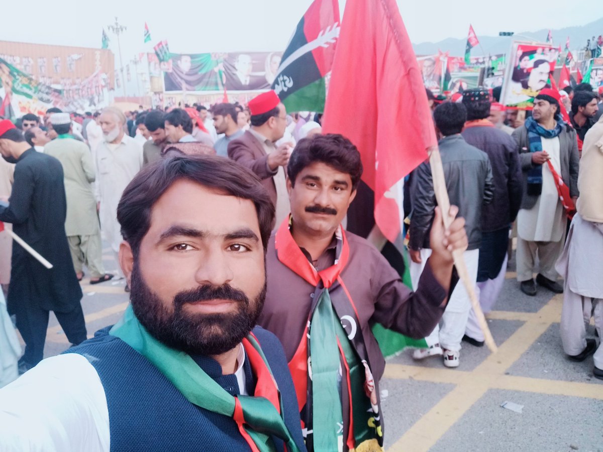 SabirAli71's tweet photo. میں اپنے قائد چیئرمین بلاول بھٹو زرداری صاحب کو کامیاب عوامی مارچ کرنے پر مبارکباد پیش کرتا ہوں نیازی صاحب اب آپ کے گھبرانے کا وقت ہوا چاہتا ہے 
#AwamiMarch #D_Chowk_Jalsa https://t.co/3mQot0MqdI