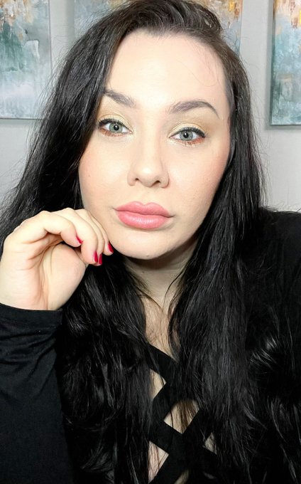 Watch Romi Chase's leaked NSFW photo on TwXstars