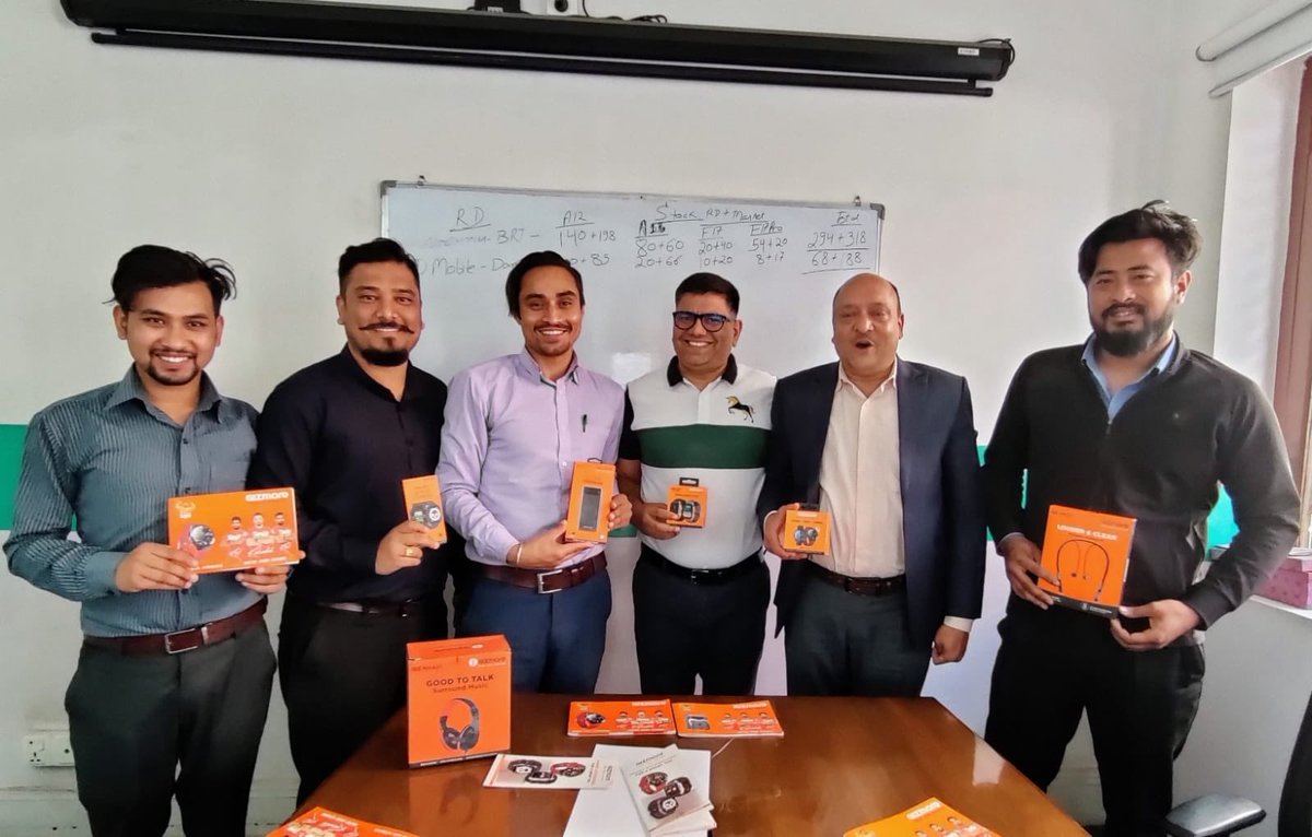 gizmoreindia's tweet photo. Pheri Bhetaunla Team! Hoping to see you all soon again. It was heart warming to see Gizmore making ripples in the Nepal market and we are hoping to disrupt and become no.1 brand in the beautiful country. Thank you for the warm reception. #GoingGlobal #NowInNepal #Kathmandu https://t.co/0qCuMEqBPQ