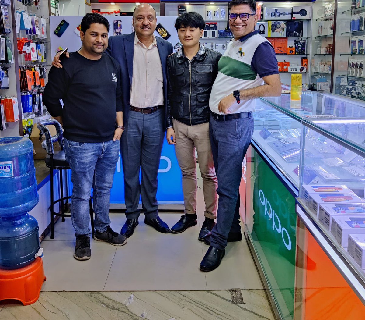 gizmoreindia's tweet photo. Pheri Bhetaunla Team! Hoping to see you all soon again. It was heart warming to see Gizmore making ripples in the Nepal market and we are hoping to disrupt and become no.1 brand in the beautiful country. Thank you for the warm reception. #GoingGlobal #NowInNepal #Kathmandu https://t.co/0qCuMEqBPQ