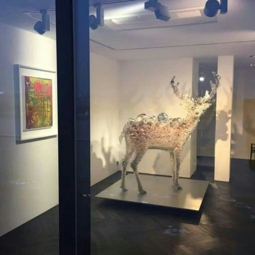 TABISBROWSCAR's tweet image. "..another project with Nawa: Choi’s new wine label. The label of the wine would be an artwork by Kohei Nawa, he adds."

Throwing back a lil bit, Kohei Nawa was the artist of PixCell Deer Sculpture that T.O.P owns one and it was also shown in BIGBANG's Bae Bae MV😍 #TOPISBACK