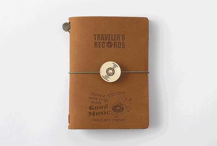 travelers_note's tweet photo. 【トラベラーズノート パスポートサイズ 限定セ��ト トラベラーズレコード（2022年4月14日発売）】
トラベラーズカンパニーが夢見る架空のレコードレーベル、トラベラーズレコードをイメージしたトラベラーズノートとカスタマイズアイテムのセットです。

https://t.co/AD3HugrvFU https://t.co/qDazUvQfqZ