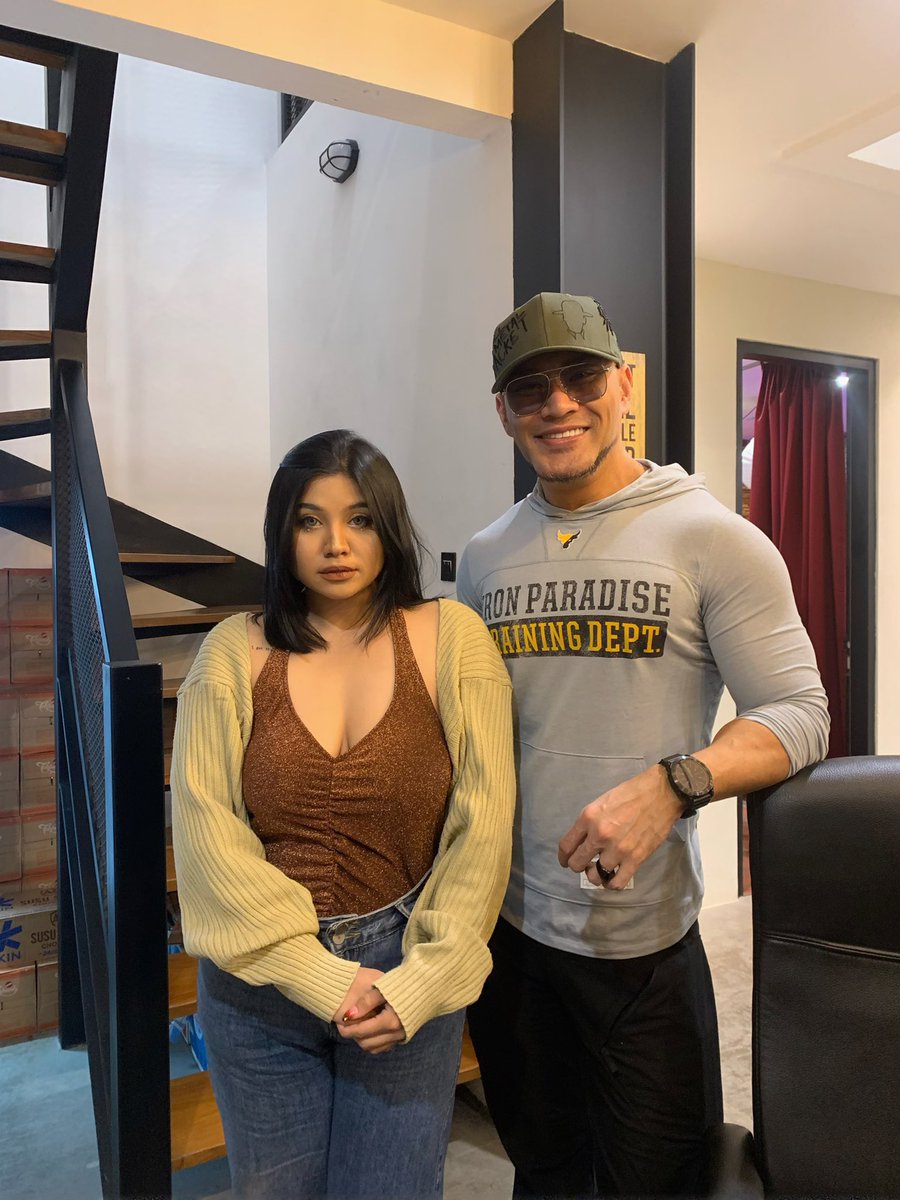 GRESAIDS's tweet photo. Jujur deg-degan banget pas ngobrol ma om @corbuzier jadi maaf ya kalo ada jawaban yg kurang berkenan atau terkesan belepotan, soalnya saya deg-degan 🥺🙏🏻 https://t.co/gCrb7Ld1DW