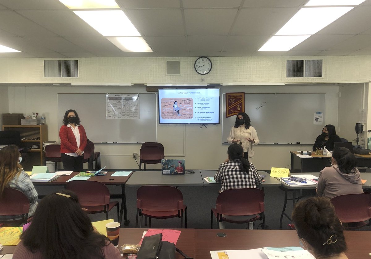 School Smarts workshop @NicolasKnights with Ms. Mata and Ms. Davila in discussing ways for parents to be involved with academics, social emotional development, and resources @FullertonSD to foster educational success for students #FSDLearns #FSDSEL #empoweringparents