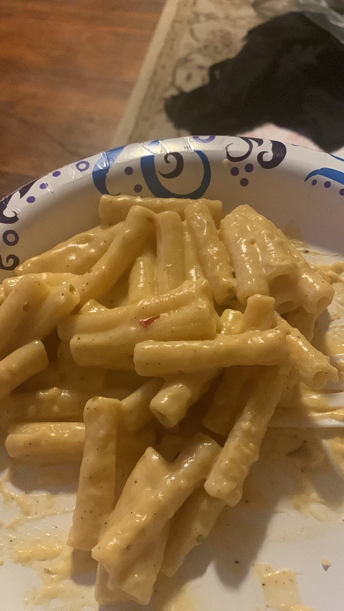 bruhhhh i made macaroni out of shit in my pantry and fridge i needed to throw out soon and it came out so good. gordon ramsay who???? https://t.co/nhc0XDD0QE