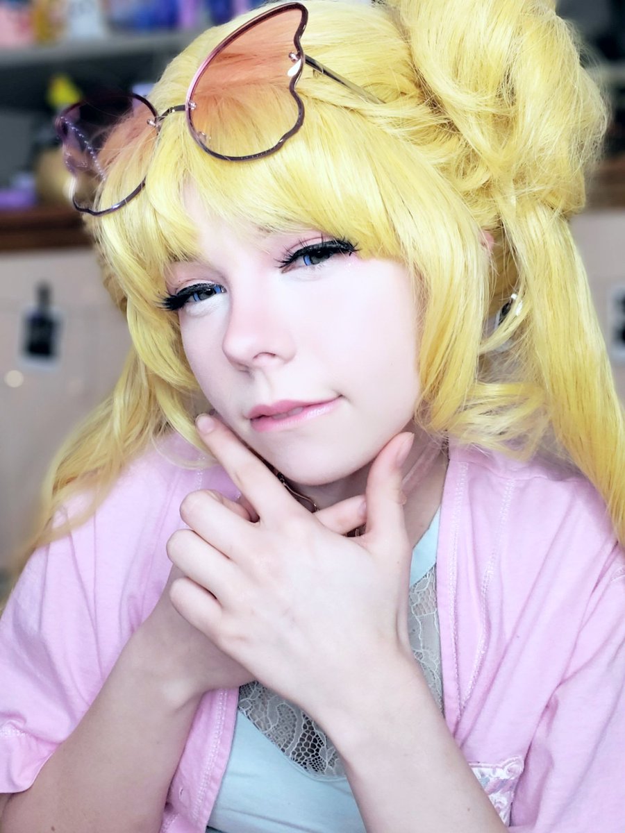 Gl1tch_cosplays's tweet photo. What do you do when you don't like the way you look in cosplay? Seriously what do you do? I hate this #sailormoon https://t.co/V8o5N45t5z