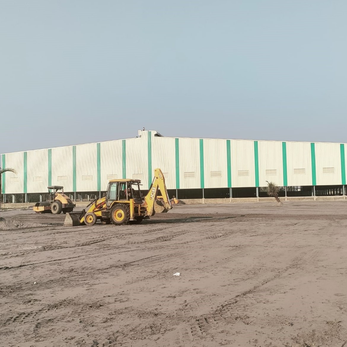 EPACKPrefab's tweet photo. #AboutToComplete
Pre Engineered Building in Kolkata, is about to complete and will be in use as a logistic park soon which has a total span of area approx. 3 Lakh sqft. and total weight of structure approx. 1030MT.
#PreEngineeredBuilding #EPACKPrefab #ThinkPrefab #ThinkEPACK. https://t.co/dn5XCex3pj