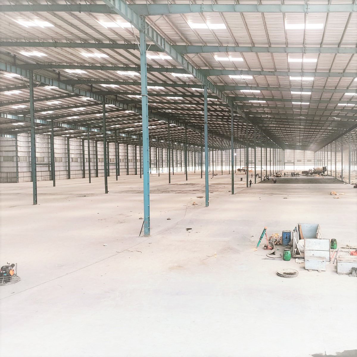 EPACKPrefab's tweet photo. #AboutToComplete
Pre Engineered Building in Kolkata, is about to complete and will be in use as a logistic park soon which has a total span of area approx. 3 Lakh sqft. and total weight of structure approx. 1030MT.
#PreEngineeredBuilding #EPACKPrefab #ThinkPrefab #ThinkEPACK. https://t.co/dn5XCex3pj