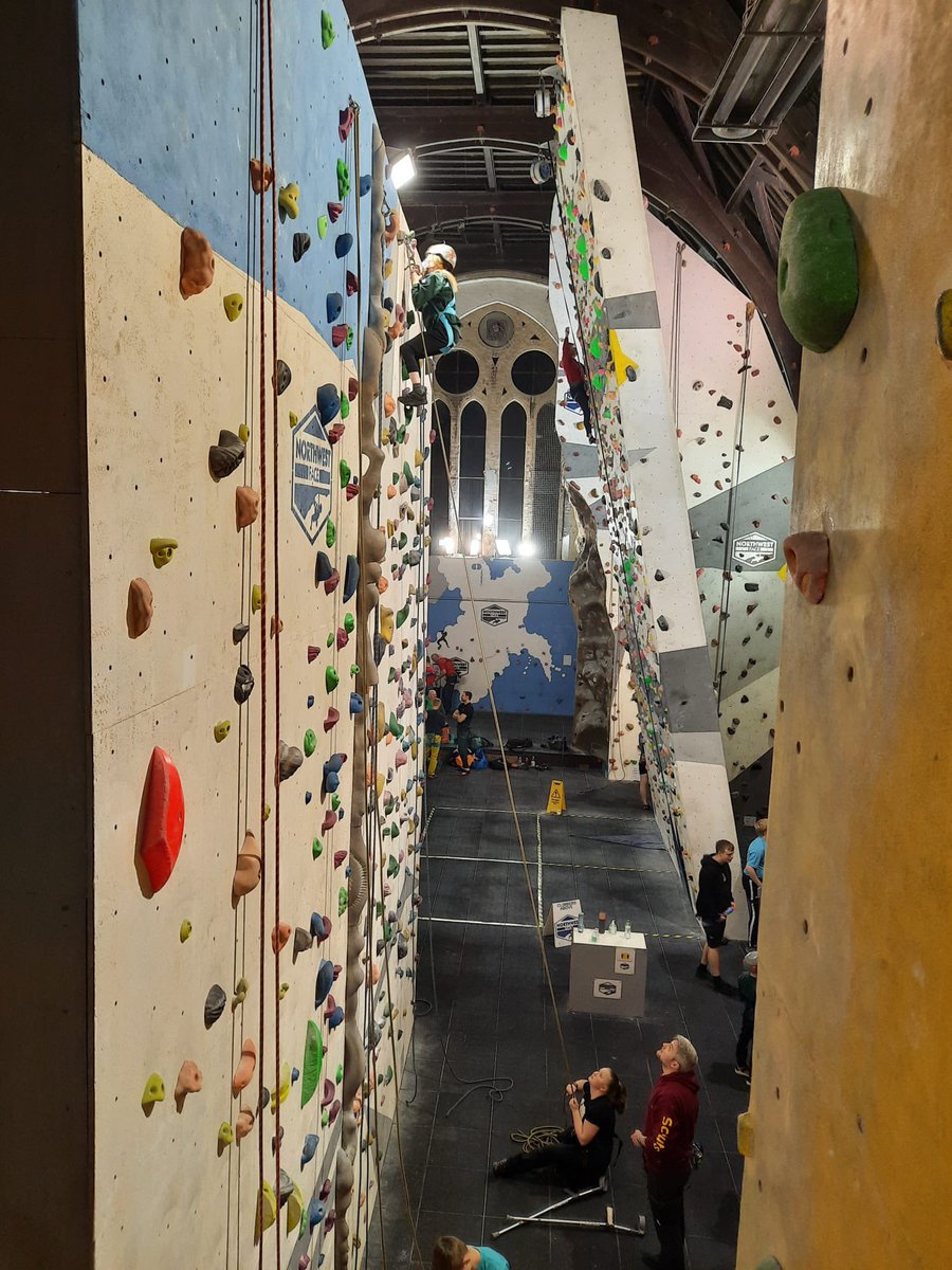 10thWidnes's tweet photo. Monday night both cubs and scouts where out climbing! Scouts learning to belay and the cubs improving their climbing skills. Even invested 3 new cubs into the pack! https://t.co/D8UwZ9MMLm