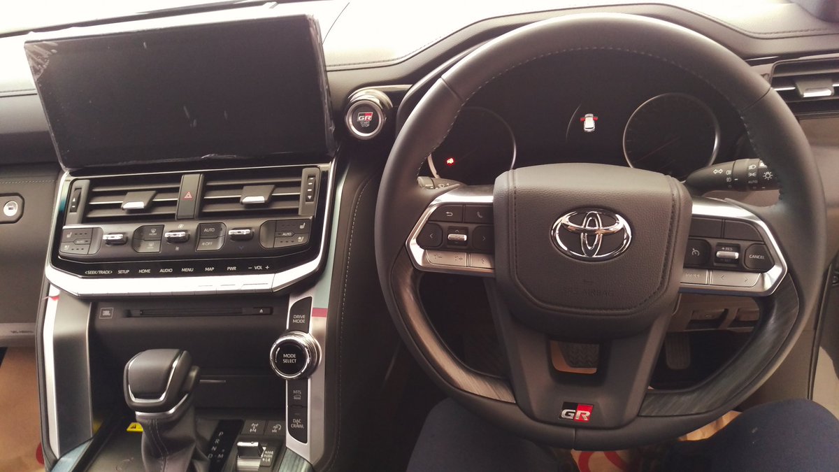 Antonettefrida's tweet image. Just because it has a luxury feel to it, doesn't mean it's a softie. 
#LC300 #ToyotaKenyaExperience #NamesHavePower
