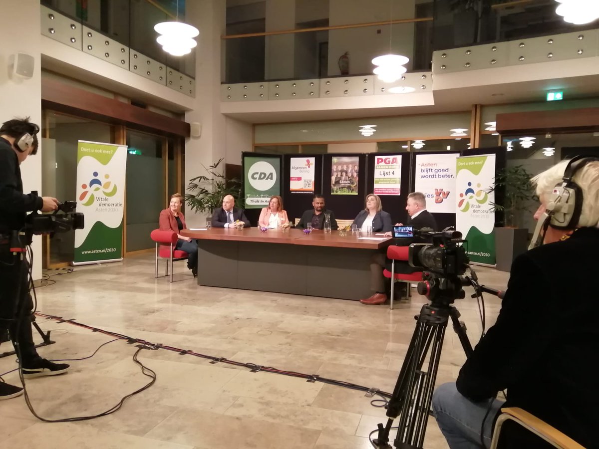 CDAsten's tweet image. Gisteren was het grote @SIRISnieuws lijsttrekkersdebat. Namens het CDA was uiteraard lijsttrekker @BankersJohn de woordvoerder! Het debat is de komende dagen te zien op de kanalen van SIRIS.
