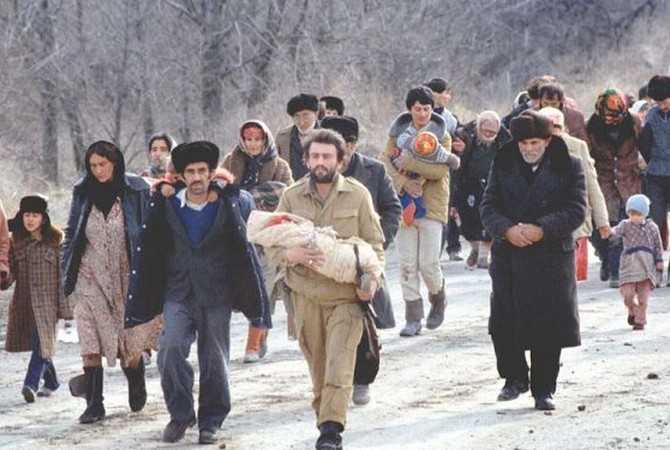 🇺🇸 ABŞ mətbuatı: "Xocalı qətliamından sağ çıxmış insanlar üçün nə həqiqət var, nə də ədalət"

Xocalı qurbanları üçün ədalət, Azərbaycan və Ermənistan üçün isə yol axtarışı (STARS AND STRIPES, ABŞ)
worldmedia.az/news.aspx?id=5…

<a href="/HikmetHajiyev/">Hikmet Hajiyev</a> 
<a href="/azembassyus/">Azerbaijan Embassy US</a>