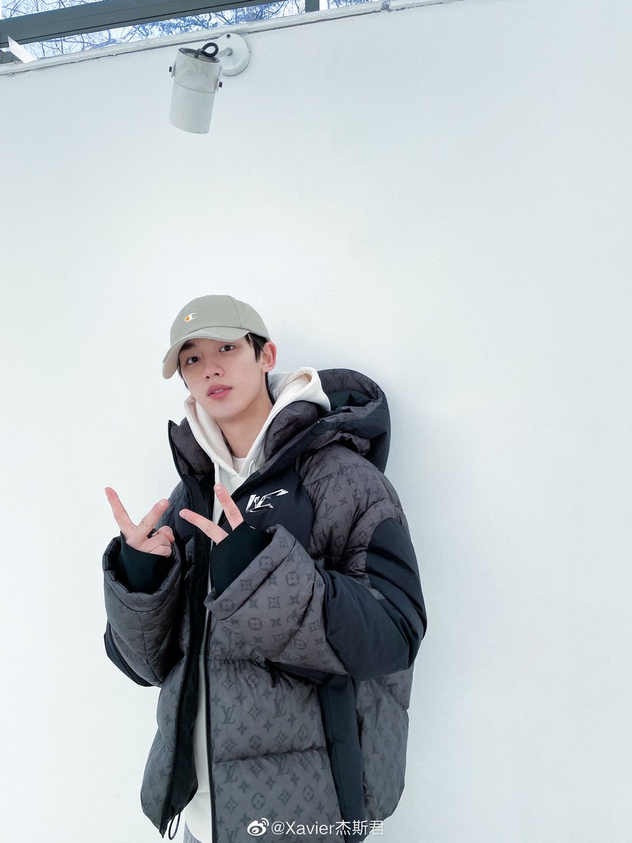 TNT_LATAM's tweet photo. Ding Chengxin X Louis Vuitton

#DingChengxin #Chengxin https://t.co/PjKlJmutvo