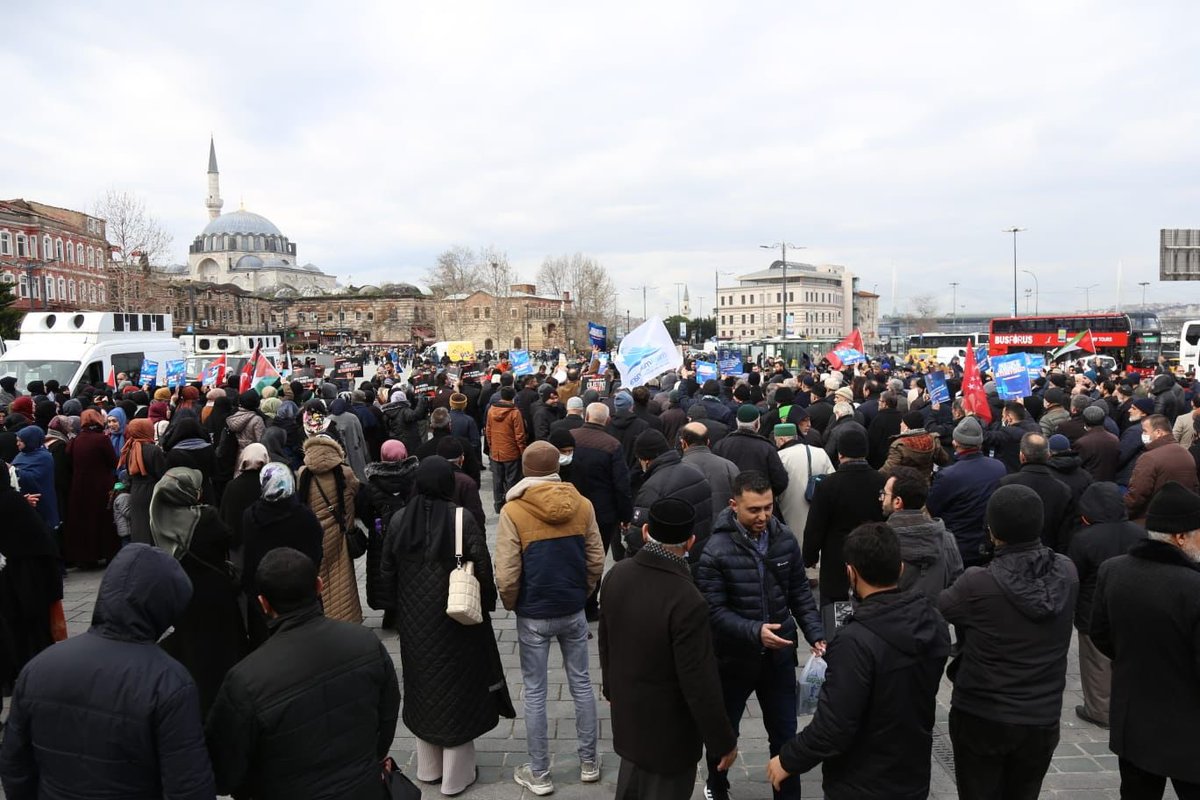 Tüm dünyaya terör, kan ve göz yaşı ihraç eden israil’in cumhurbaşkanı Herzog’un ülkemizde bulunmasına karşı olduğumuzu göstermek ve Bağımsız ve Özgür Filistin halkına olan desteğimiz için bir araya geldik.

#OneMinuteErdoğan
