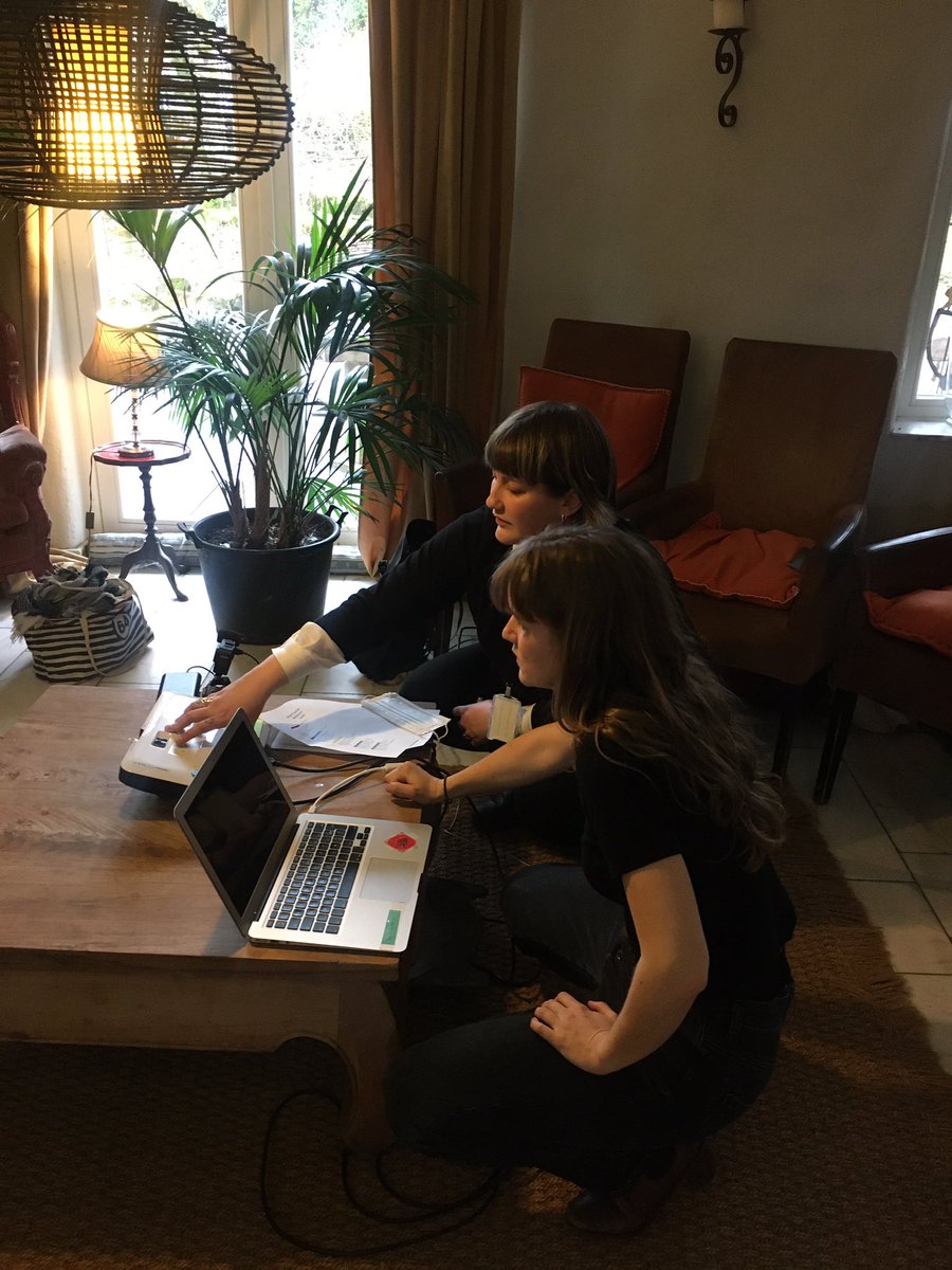 Le_LABA's tweet photo. 3rd day of training for the EYR project in #Galway, with all our🇷🇴🇸🇪🇲🇹🇮🇹🇫🇷🇮🇪🇬🇧 partners! Let’s pitch it !! 💪 @ErasmusplusJeun https://t.co/nQsbpVrHZV