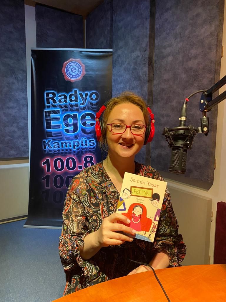 Konuşan Kitaplar Sosyal Sorumluluk Projemizin yeni destekçisi Radyo Ege Kampüs Koordinatörü Öğr. Gör. Gamze Erol görme engelli dinleyiciler için Şermin Yaşar'ın 'Pekicik' isimli çocuk kitabını seslendirdi. En içten teşekkürlerimizle. #konusankitaplar2022