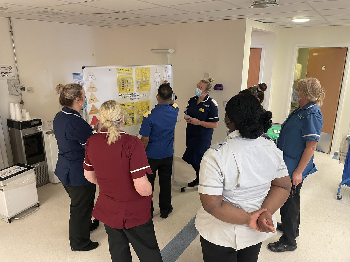 Day 3 of TN&O Spring Refresh. 🌼 @Leanne85367995 and @natgibbs2104 sharing some refresh training on pressure ulcers with colleagues on Ward 43 & NECU! #teamneuro #springrefresh @UHCW_TraumaNeur @UHCWStrokeTeam @UHCW_Neurology