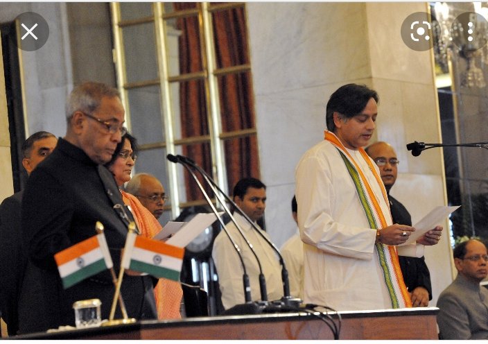 onetiponehand_'s tweet image. Pic 1- humko mili hain aaj ye ghadiyaan naseeb se
Pic 2- jee bhar ke dekh lijiye humko kareeb se
Pic 3- fir aapke naseeb mein ye baat ho na ho
Pic 4- shayad fir iss janam me mulaqat ho na ho...🎶🎶