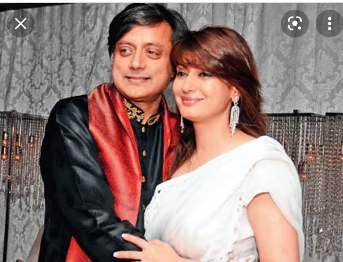 onetiponehand_'s tweet image. Pic 1- humko mili hain aaj ye ghadiyaan naseeb se
Pic 2- jee bhar ke dekh lijiye humko kareeb se
Pic 3- fir aapke naseeb mein ye baat ho na ho
Pic 4- shayad fir iss janam me mulaqat ho na ho...🎶🎶