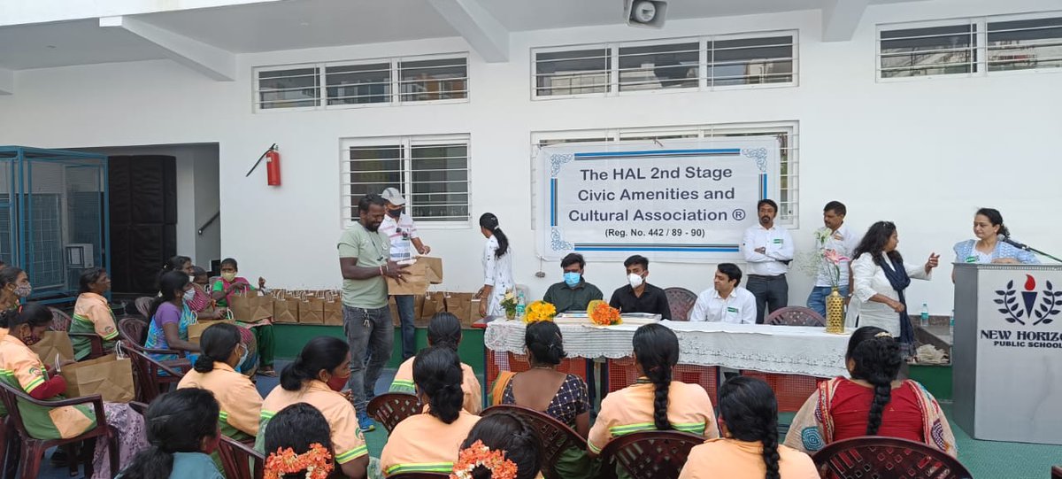 Hasiru_Dala's tweet photo. This Sunday, HAL 2nd stage Civil Amenities &amp; Cultural Association recognised the work of the #drywastecollection centre ward 112, operator Mr Krishna. This gesture shows the reliability and professionalism shown by Mr Krishna over the years is appreciated &amp; not taken for granted. https://t.co/TyVjJ37IZ1