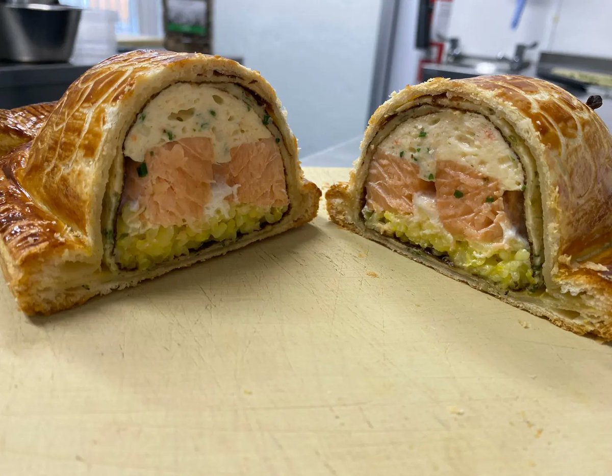 🤤🤤🤤 Welly Wednesday #SalmonenCroute #BritishPieWeek 
<a href="/aidenbyrne/">Chef Aiden Byrne</a>