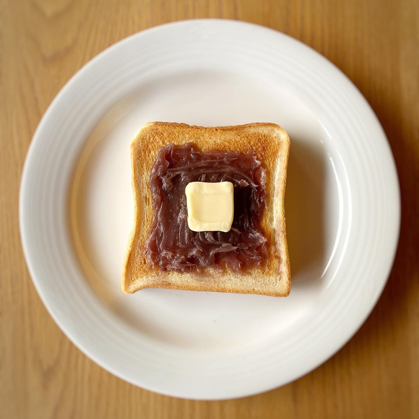 みのかも金蝶堂 三代目 小倉トーストのあんこ トーストに塗るように調整して炊いたあんこを瓶詰めにして販売します うちの あんこは全て豆から作る100 自家製餡 こういう和菓子屋さん 意外と少ないんです ヨーグルトに混ぜて食べるのもおすすめです