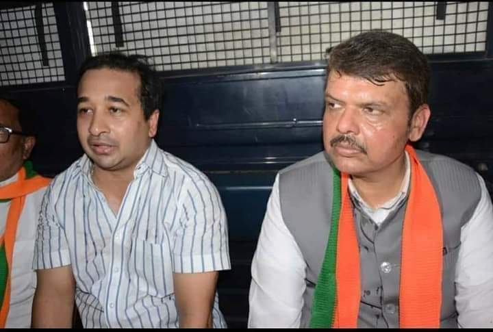 PoulAyodhya's tweet photo. "काय तो निरागसपणा, बरं लाल का झाले असतील? पोलीस दादांनी चोपले तर नसेल ना"?🤔

"जाऊ दे आपल्याला काय करायचे"....🤷‍♀️🙄🏃‍♀️🏃‍♀️🏃‍♀️🏃‍♀️
#सत्तापिपासू https://t.co/0X29CYqkiJ
