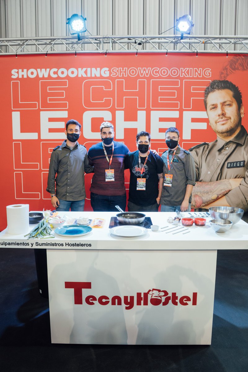 lechefgamer20's tweet photo. Ojo al team tilapia con @SrElemao @Danielitopiax13 

Gracias a @TecnyHostel por vuestro apoyo y colaboración y a @Freakcon_es por invitarnos a esta gran experiencia. https://t.co/tYaEnLjuxe