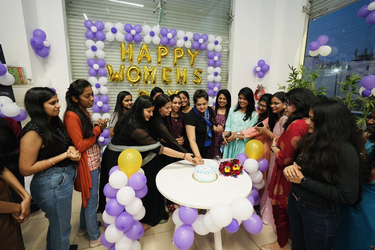 khannasrishti's tweet photo. Shine on… not just today but EVERYDAY! 

Women’s day celebration at Supersourcing 💙💙

#womenatwork #womenday2022 #womenday #supersourcing https://t.co/DzaZyJyk8b