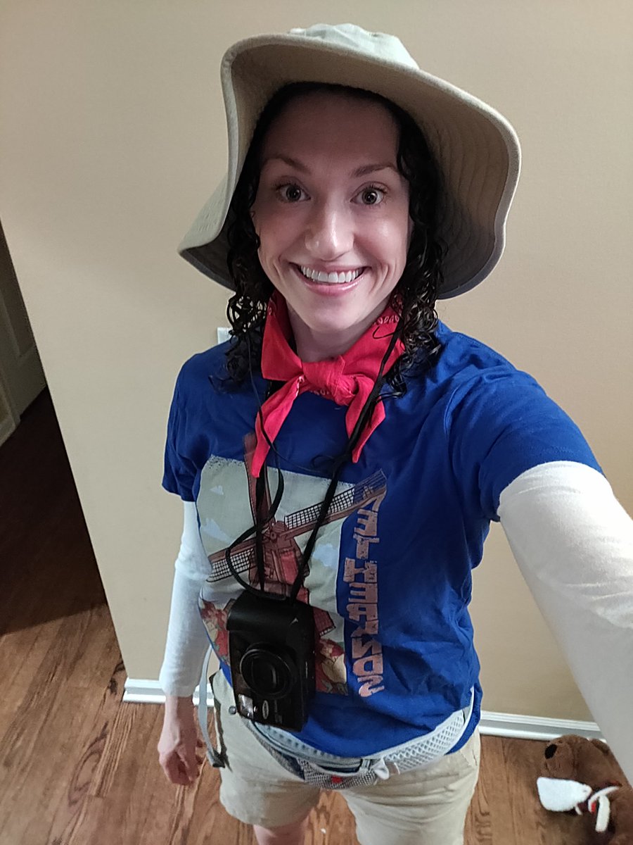 KatterElise's tweet image. It&apos;s tacky tourist day...are YOU ready?!
#lzhs #worldlanguageweek