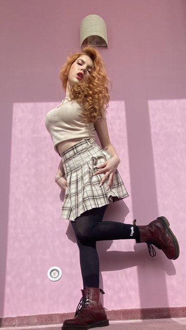 Do you like my hair straight or curly??! Come and tell me @AlissaGalore   #redhead #hotwifegoals #curlyhair<a href="/tag/curlyhair"class="tags"><span>#curlyhair</span></a><a href="/tag/redhead"class="tags"><span>#redhead</span></a><a href="/tag/skirt"class="tags"><span>#skirt</span></a><a href="/tag/boots"class="tags"><span>#boots</span></a><a href="/tag/hotwifegoa"class="tags"><span>#hotwifegoa</span></a>