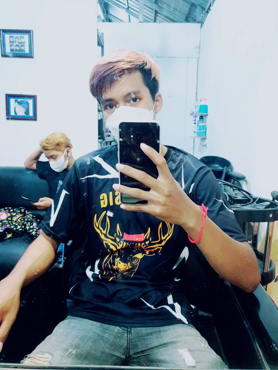 Hi😻
ចង់ប្ដូរពណ៌សក់ដាក់ពណ៌អីចេះ😬😫😍