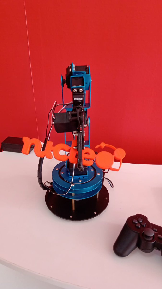 hugo_vera_'s tweet photo. Visitamos Núcleo de Conocimiento, un espacio de innovación educativa en el que las chicas y chicos, de todos los niveles, pueden conocer, investigar y practicar actividades de #ciencia y #tecnología. 
@QuintelaRicardo @FedericoRBazan1 @ArielMartinezLR @DuilioMadera https://t.co/g4wKFtByCi